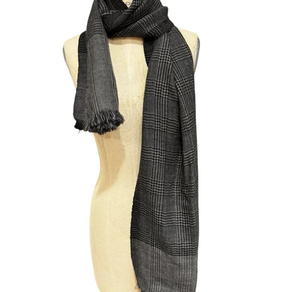 Banana Republic 100% Wool Glen Plaid Scarf Gray Black Fringe